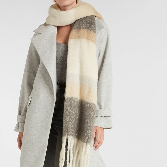 Stripe Brushed Fringe Scarf Express womens accessories NWT Blush Nude co… - Picture 2 of 4